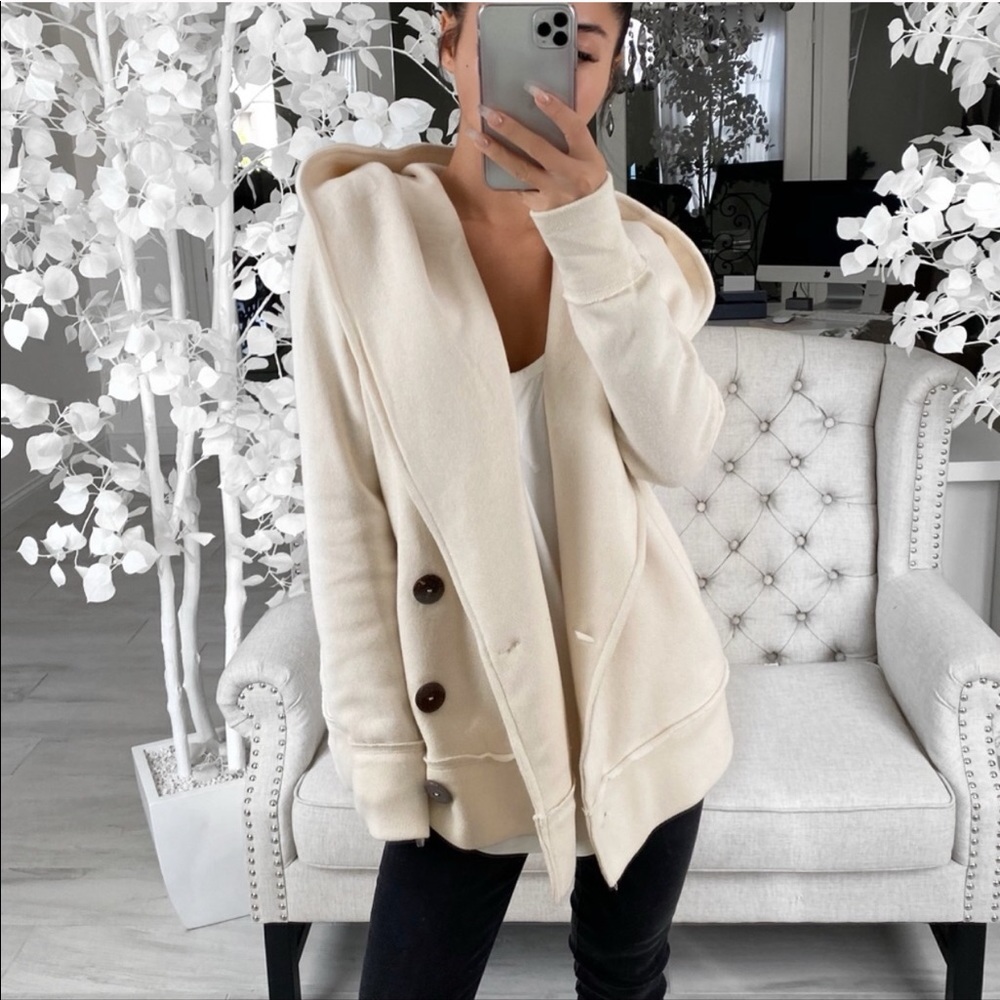 🔒SOLD 🆕 OAKLYNN in Beige